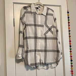 Like new black and white light weight flannel